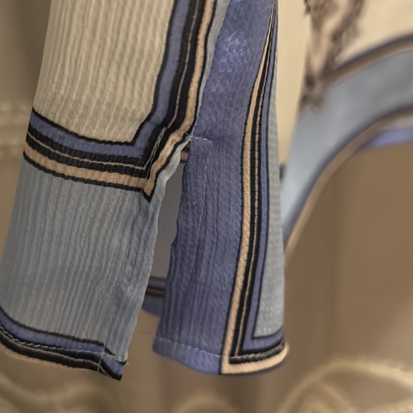 Medium lightweight half sleeve top from nyc company - Picture 9 of 9